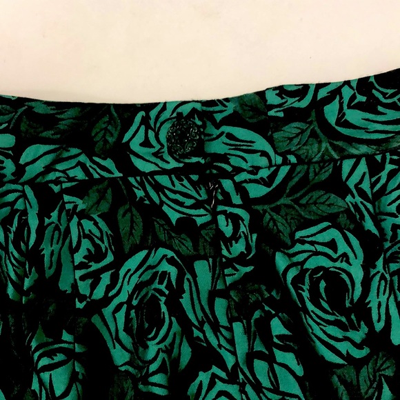 Green Floral Rose Print Pleated Handmade Skirt size Small Excellent Condition - Picture 6 of 6